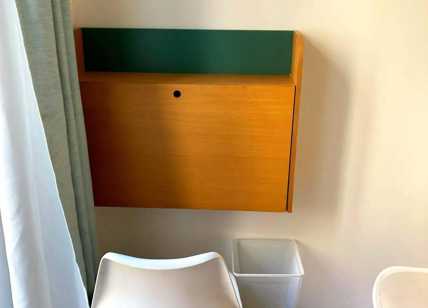 Big Flat - Le Cala - Hypercentre - 4 Chambres, 13 Personnes, Proche Plage Gare Et Parking, Wifi, Air Conditioning L Groupe L Business L Famille Nice 0*,  France